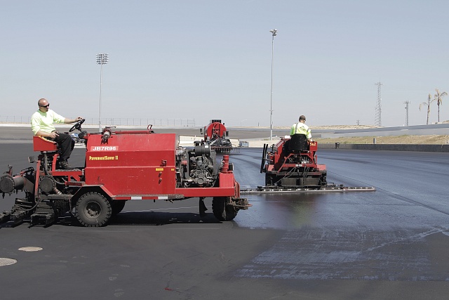 Самоходная машина для нанесения защитных текстурных эмульсий  PavementSaver 2